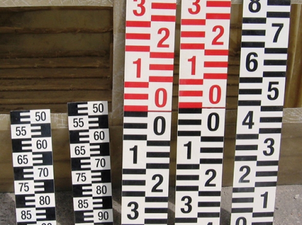 Galerie hotových ukazatelů měření výšky hladiny vody (vodočetných latí) 18 Galerie hotových ukazatelů měření výšky hladiny vody (vodočetných latí) 18