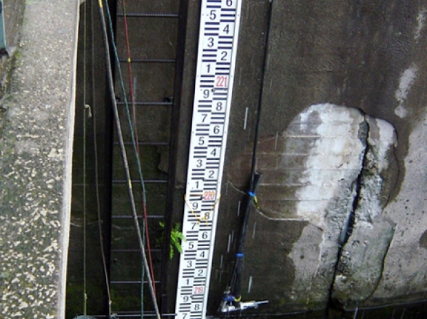 Připevnění limnigrafické stanice, vodočetné latě 12 Upevnění vodočetné latě na měření výšky hladiny vody od společnosti RIGEL - Jan Malecha