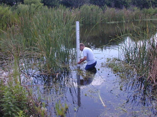 Připevnění limnigrafické stanice, vodočetné latě 16 Upevnění vodočetné latě na měření výšky hladiny vody od společnosti RIGEL - Jan Malecha