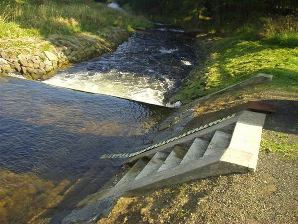 Co jsou latě, vodočty řek 11 Upevnění vodočetné šikmé latě