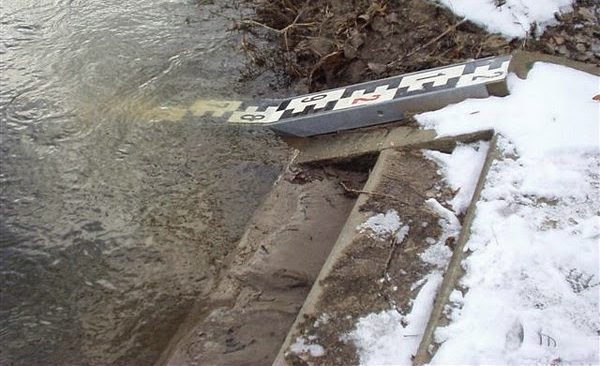 Instalace vodočetné latě RIGEL v terénu - měření hladiny vody pomocí přesného hladinoměru