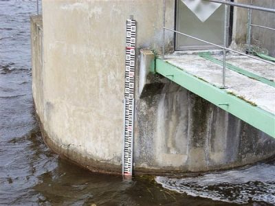 Usazení vodočetné latě v terénu pro Povodí Ohře – RIGEL Jan Malecha. usazeni vodocetne late